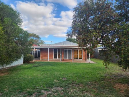 25 Rowell Crescent, West Croydon, SA 5008 - Photo 2