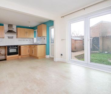 3 bedroom end of terrace house to rent - Photo 3