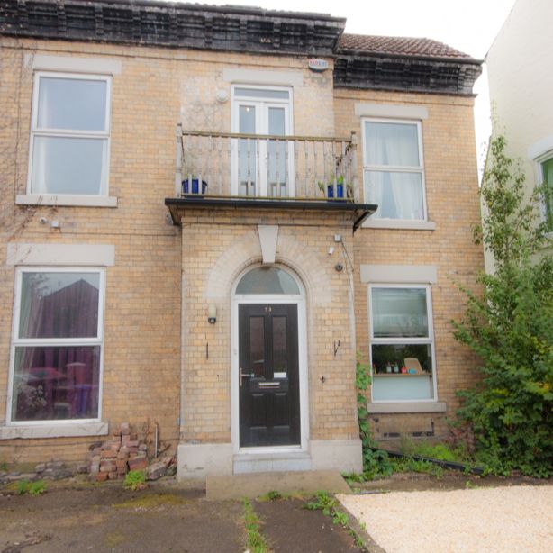 Designer Room | 5 Mins to MediaCity 💚 Room 2 - Double - Photo 1