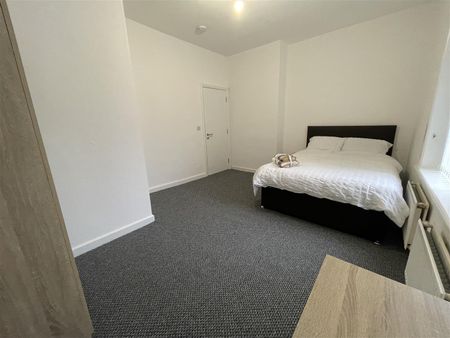 1 bed house share to rent in Lyndhurst Road, Burnley, BB10 - Photo 2