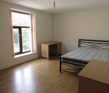 2 Common Road, Huddersfield - Photo 5