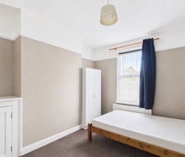 Room 5, 23 Marle Hill Road, Cheltenham - Photo 5