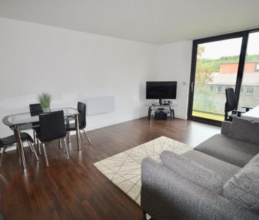2 bedroom flat to rent - Photo 2