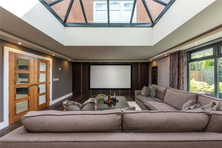 5 bedroom detached house to rent - Photo 2