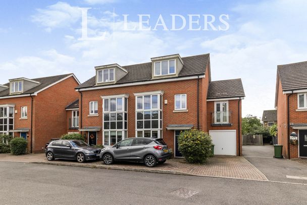 Fairwater Drive, Shepperton, TW17 - Photo 1