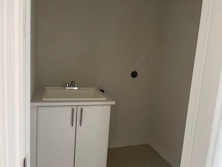 For Lease - 72 Baker Street, Thorold, Ontario - Photo 5