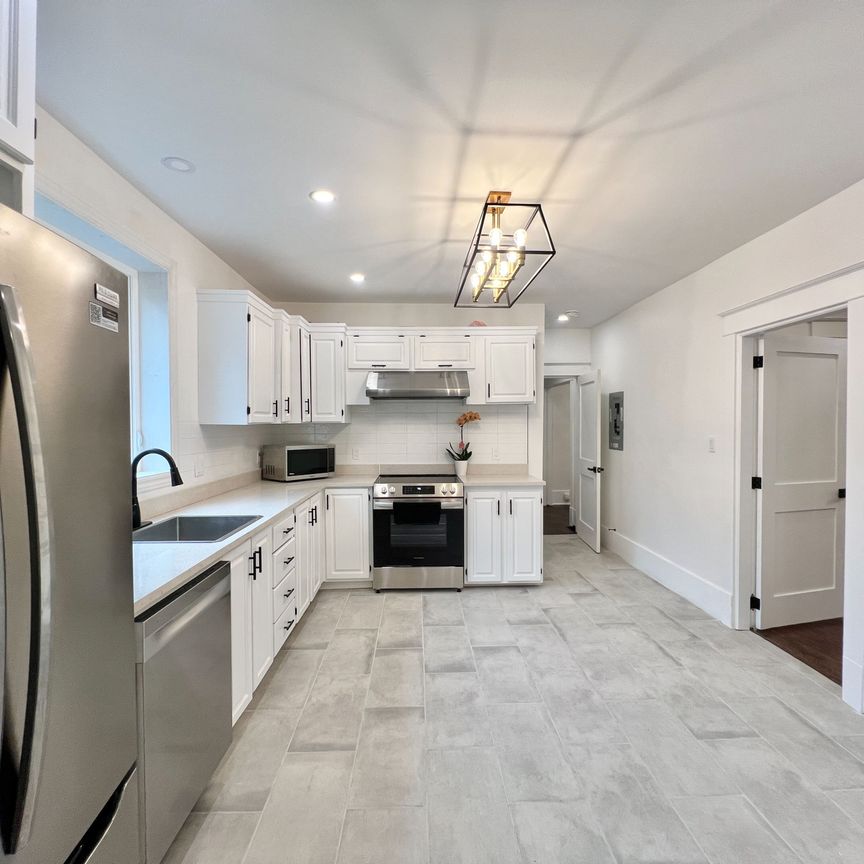 For Lease - 220 Foster Avenue Unit# B, Belleville, Ontario - Photo 1