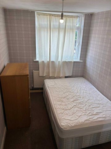 Room in a Shared Flat, York Road, SW11 - Photo 5