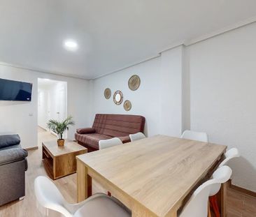 Avinguda de la Constitució, Valencia, Valencian Community 46009 - Photo 4