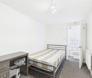 Room 2, Flat 1 - Photo 2