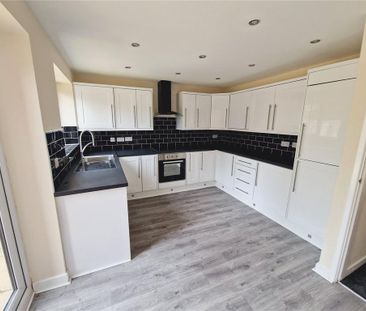 4 bedroom detached house to rent - Photo 4