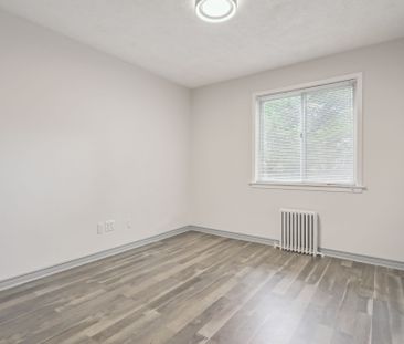 For Lease - 18 Thirty Third Street Unit# 1, Toronto, Ontario - Photo 6