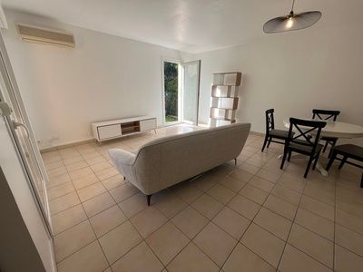 Location Appartement 3 pièces 77m² LE PRADET 83220 - Photo 2