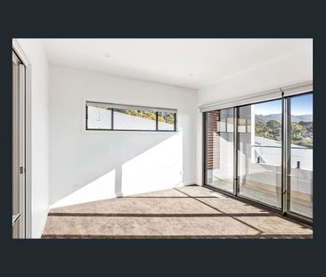 Stunning Near New 3 Bedroom Home - Photo 4