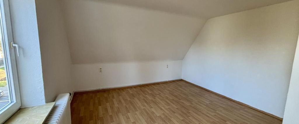 Schöne 2-Zimmer-Dachgeschosswohnung in Wilhelmshaven Fedderwardergroden! - Photo 1