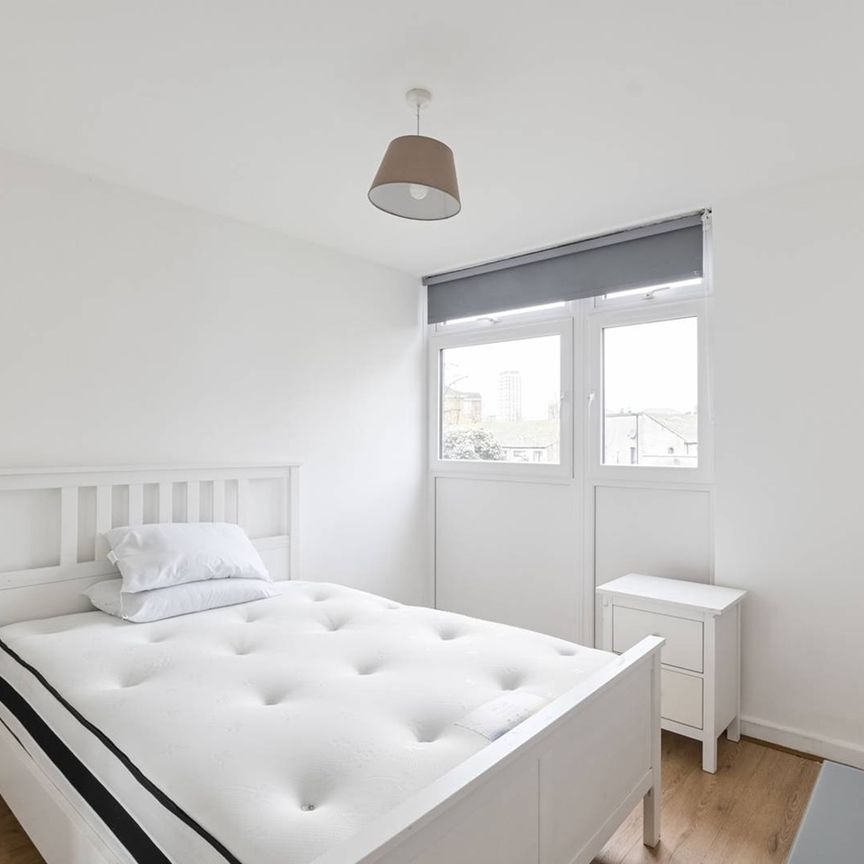 Room in a Shared House, St. James's Crescent, SW9 - Photo 1