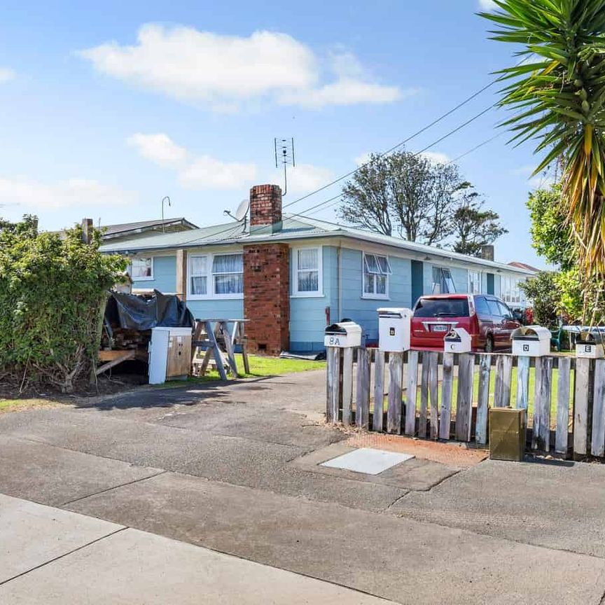 Excellent Location - Rent Includes Water - Photo 2