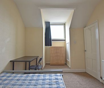 3 Bedroom Mid Terraced House - Photo 1