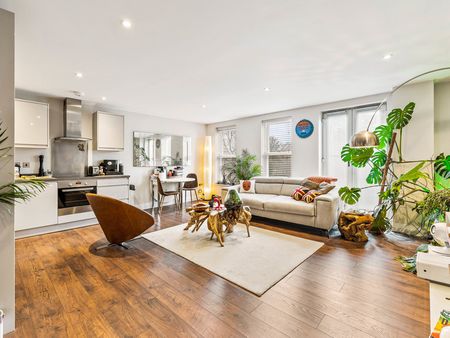 Ref: GF - London Road - Photo 5