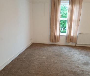 2 Bed Flat, Wilton Road, SW19 - Photo 3