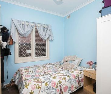 Family Living with Space, Style & Convenience - Photo 6