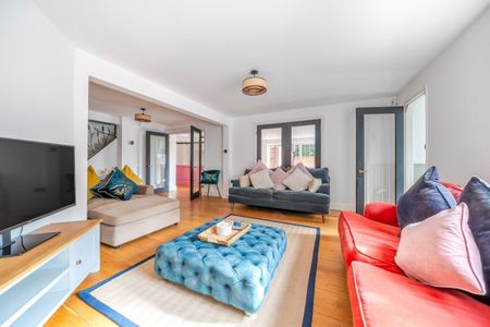 5 bedroom detached house to rent - Photo 3