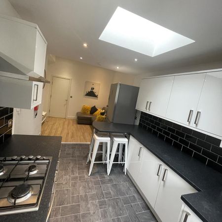 1 bedroom in a house share to rent - Photo 5