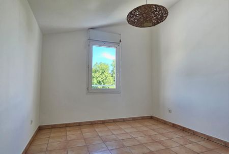 Location Appartement 4 pièces 92m² ST PAUL 97434 - Photo 3