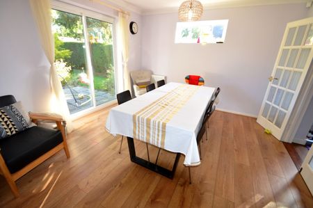 3 bedroom Detached - Fearnley Road, Welwyn Garden City - Photo 2