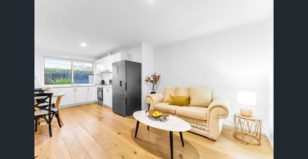 Fully furnished 6 month lease term available - Photo 1