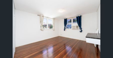 4 Bedrooms | 2 Bathrooms | Multi-Purpose Room | Air Conditioning Throughout | $800 per week Available from 5 December - Photo 5