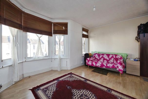 1 Bed Flat, Balfour Road, IG1 - Photo 1