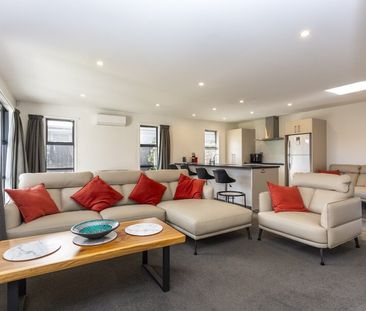 Spacious and private 3-bedroom family home! - Photo 1