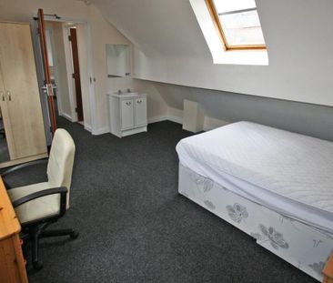 4 bedroom detached house to rent - Photo 3