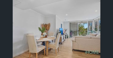 Modern, Stylish Two Bedroom Apartment In Convenient Locale - Photo 2