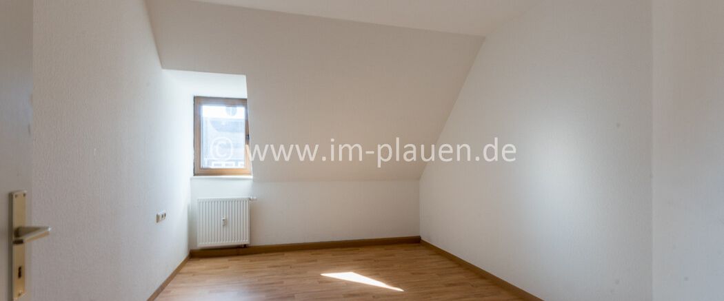 Plauen-Neundorf: 2-Zimmer-Dachgeschosswohnung mit EBK & Stellplatz - Photo 1
