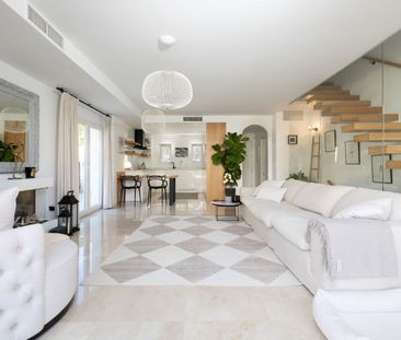 Alquiler de chalet pareado en Calle Santa Teresa de Calahonda - Photo 1