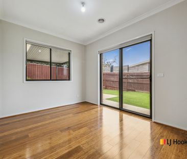 Spacious 4 Bedroom Home - Photo 5