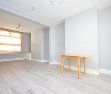 3 bedroom terraced house - Photo 4