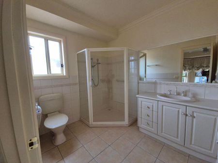 Four bedroom house - Photo 5