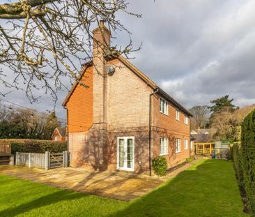 4 bedroom detached house to rent - Photo 6