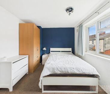 5 bedroom terraced house to rent - Photo 5