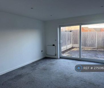 3 bedroom terraced house to rent - Photo 2