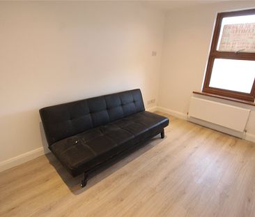 Double Room to rent in Ilford, IG6 - Photo 3