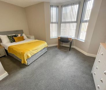 6 bedroom terraced house to rent - Photo 3