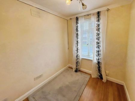 4 bedroom semi-detached house to rent - Photo 4