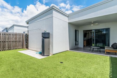 Low Maintenance Living in Award Winning Family Friendly Estate! - Photo 5