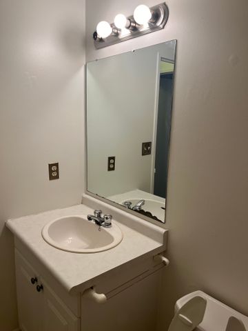 1 bedroom - Utilities Included -152 Thorold - Photo 5