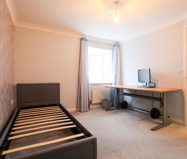 4 bedroom semi-detached house to rent - Photo 6