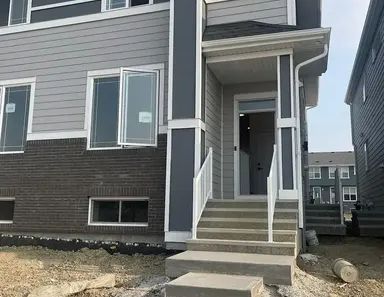 Brand new, Beautiful, 3 bedroom + Den Duplex with a bonus room and 2.5 baths. | Calgary - Photo 1